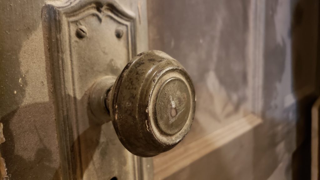 learn-to-install-a-new-door-knob-in-old-doors-how-to